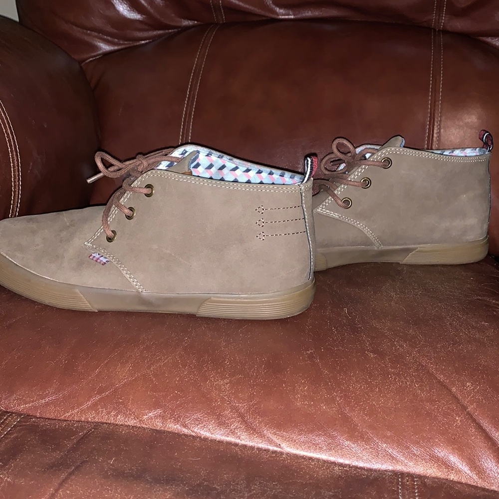 Men’s chukka style suede sz 9